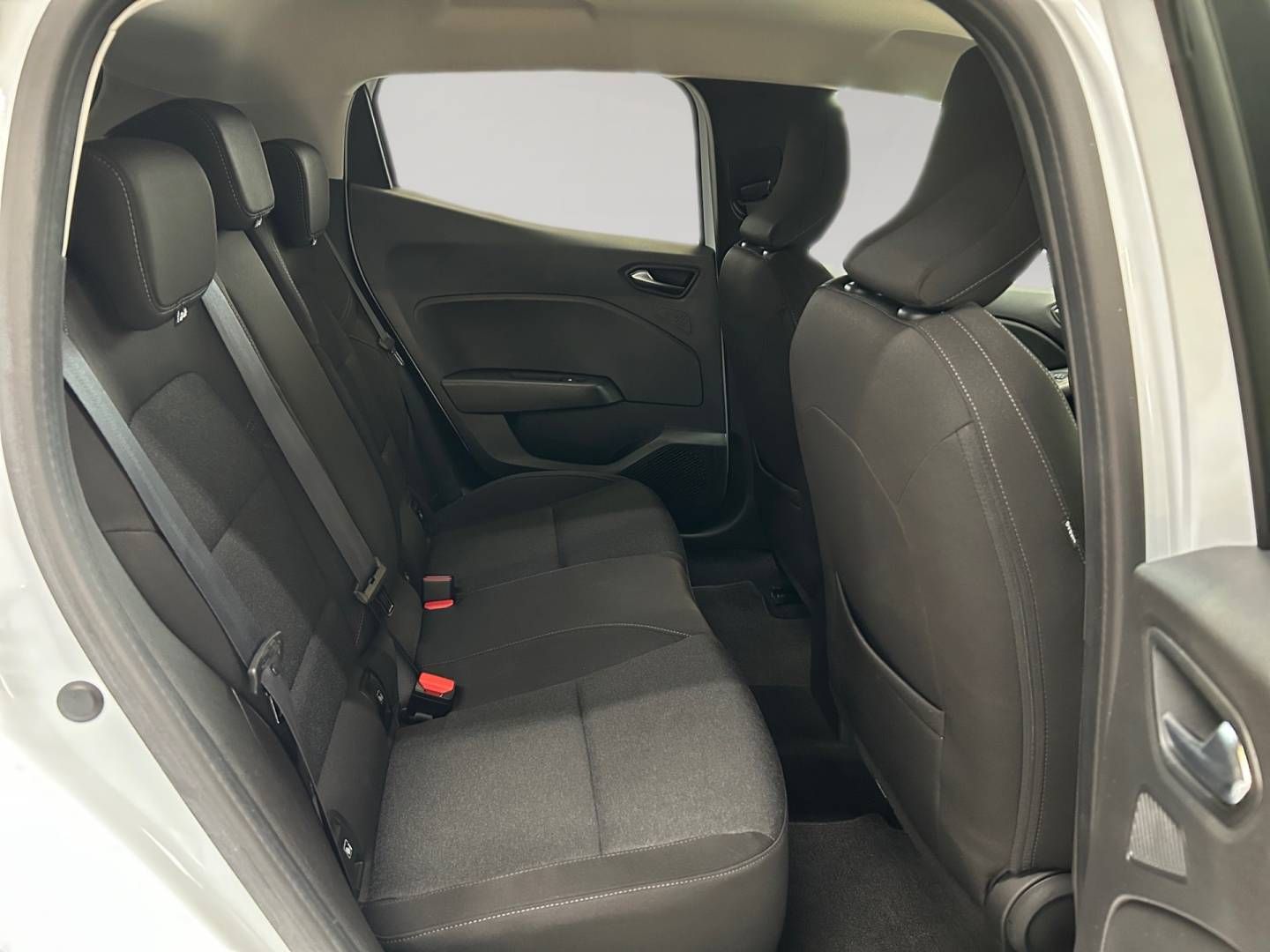 Fahrzeugabbildung Renault CLIO BUSINESS EDITION TCe 90 (MY21)