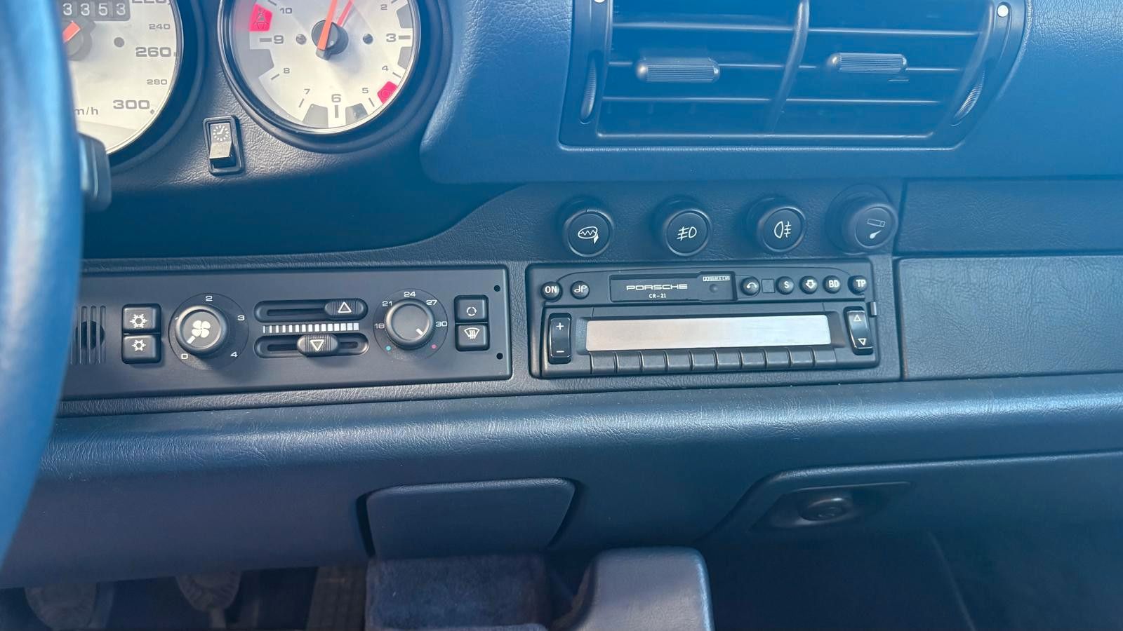Fahrzeugabbildung Porsche 993 Carrera Cabriolet, deutsches fahrzeug.