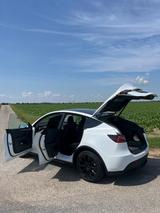 Tesla Model Y Long Range AWD inkl Winterreifen - Tesla Model Y in Leverkusen