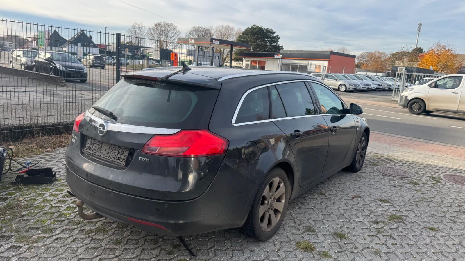 Opel Insignia 2010 — салон