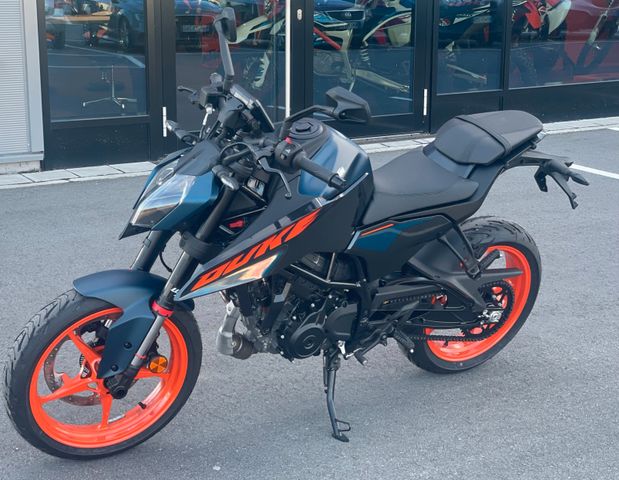 KTM Duke 125 ABS beide Farben