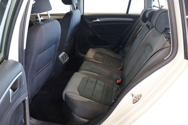 Volkswagen Golf VII 1.6 TDI Comfortline ACC+MASSAGE+AHK