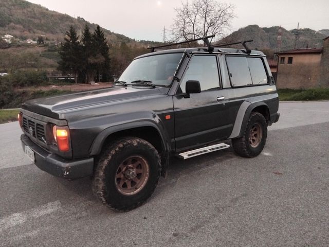 Nissan Patrol GR autocarro 2 posti con gancio tr