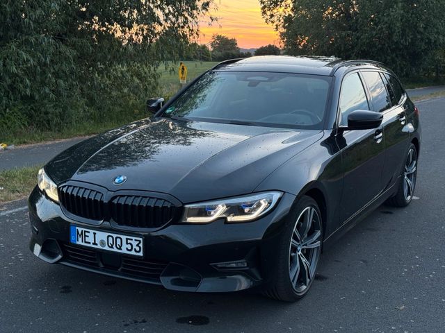 BMW BMW 330xd Sport Line ACC Laser Pano HUD AH...