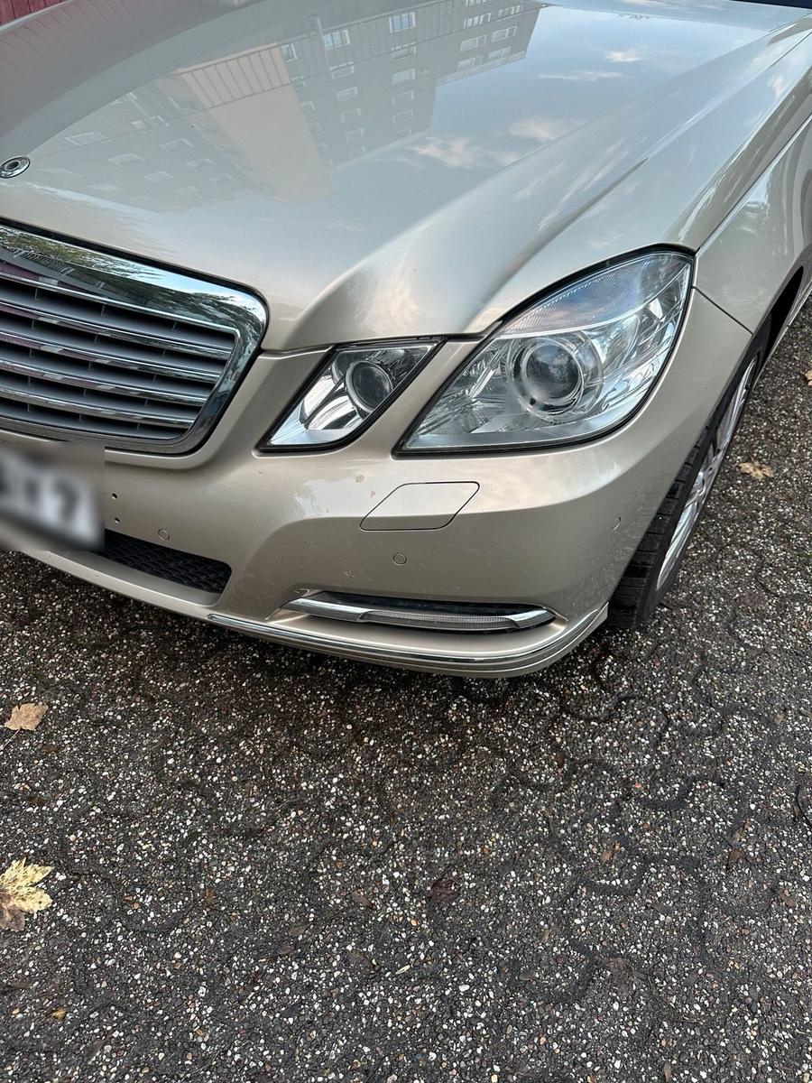 Mercedes-Benz E350 2011 — rear view