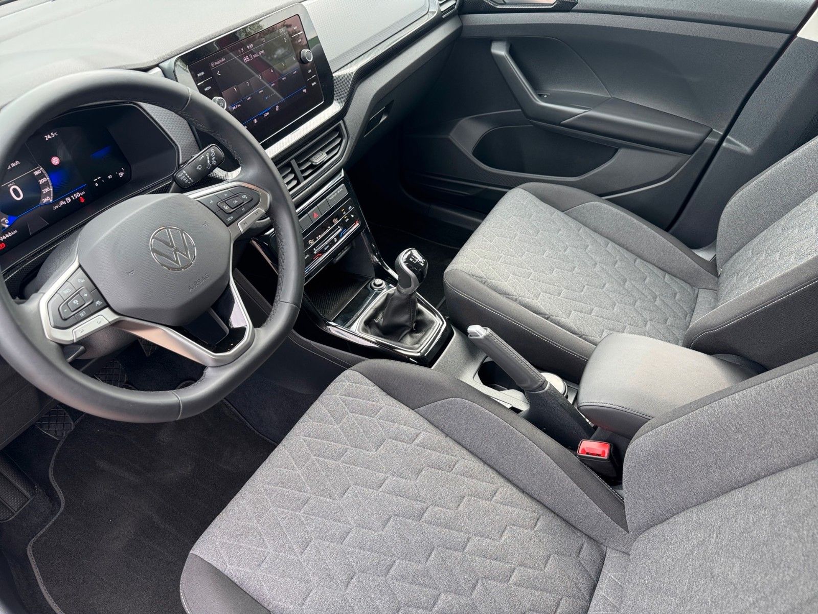 Fahrzeugabbildung Volkswagen T-Cross 1.0 TSI Life