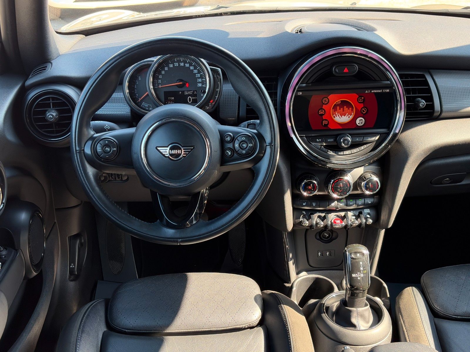 Fahrzeugabbildung MINI Cooper Cabrio SHZ PDC 2Z Klima Navi CarPlay LED