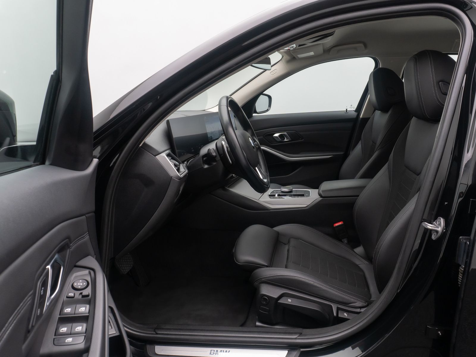 Fahrzeugabbildung BMW 320i GeschwindigReg AHK DAB Sportsitz Teilleder