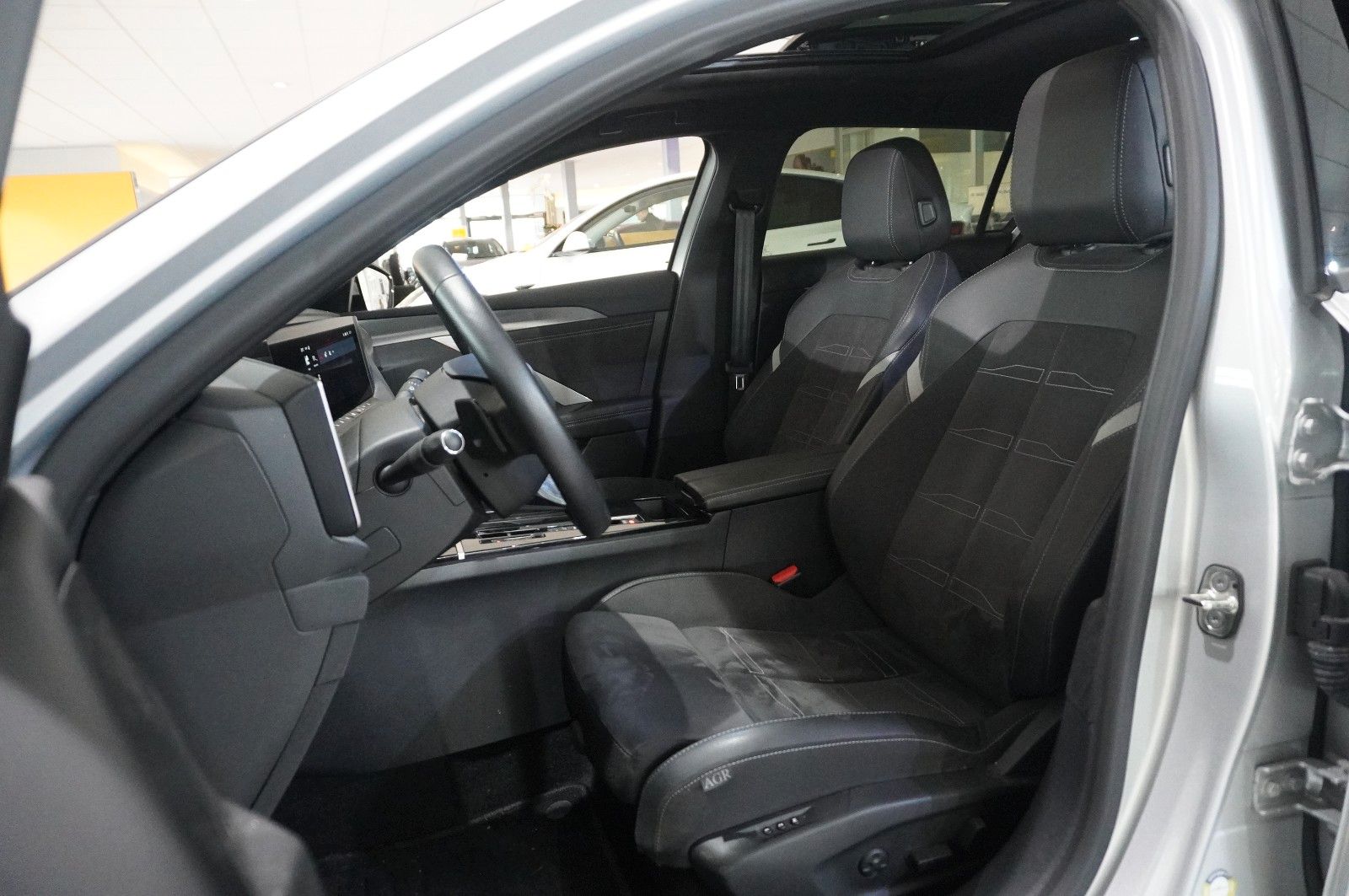 Fahrzeugabbildung Opel Astra L ST 1.5D ULTIMATE NAVI/LED/360°/PANO./DAB