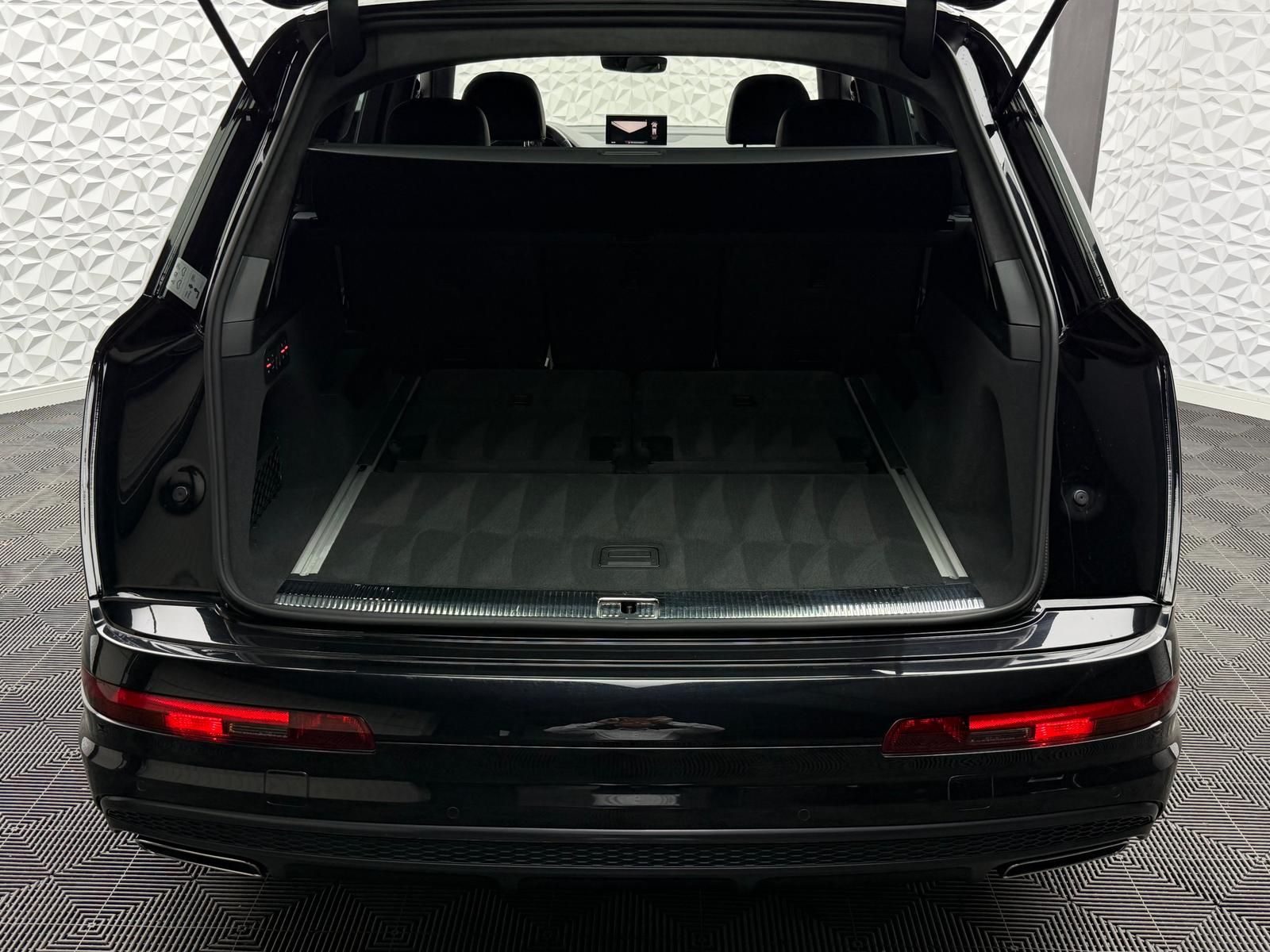 Fahrzeugabbildung Audi 3.0 TDI QUAT/S-LINE/7-SITZE/ALLRADLENK/PANO/STHZ