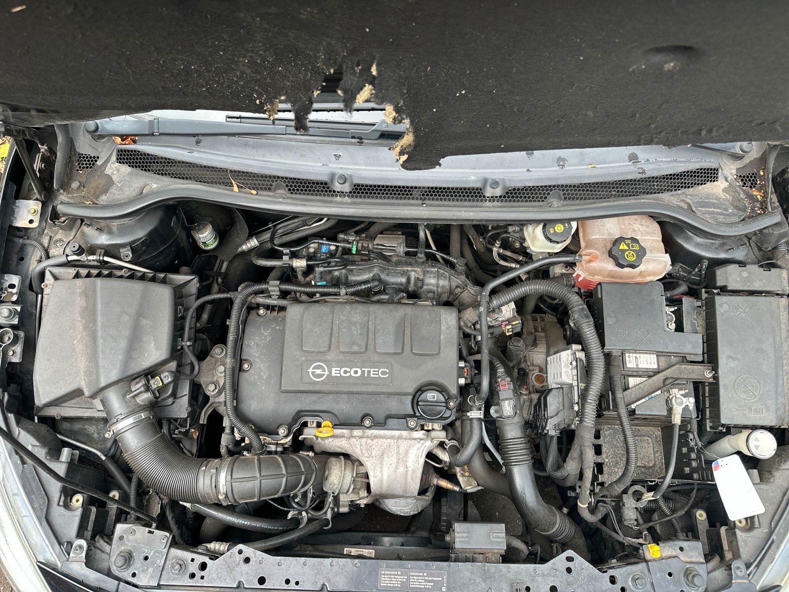 Opel Astra 2011 — photo 8