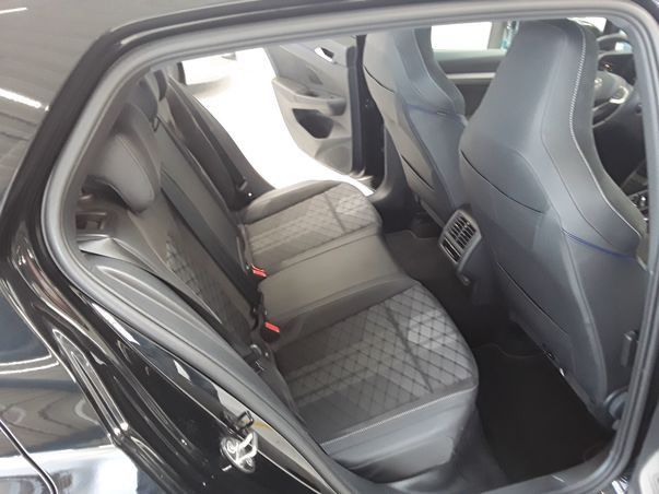 Golf VIII 2.0 TDI DSG R-LINE BLACK STYLE+IQ.LIGH