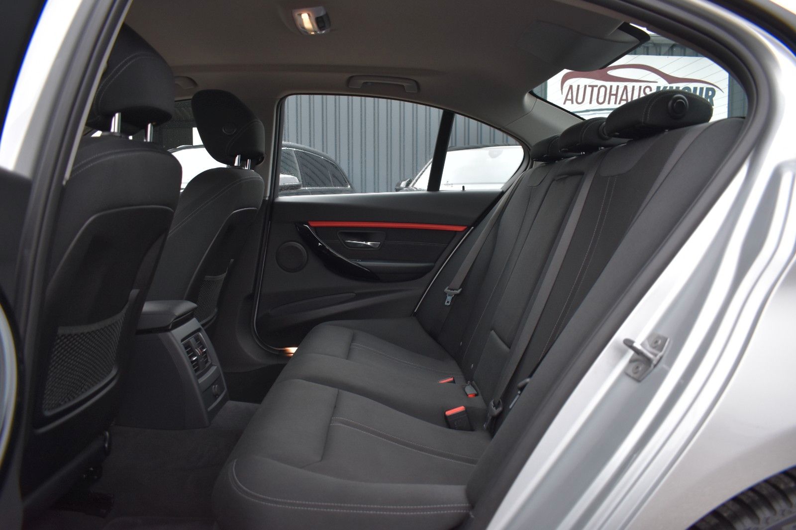 Fahrzeugabbildung BMW 320 i Limo. Sport Line