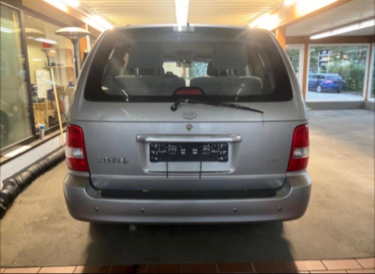 Kia Carnival 2005 — engine 2.902 cm³, 144 HP (106kW)