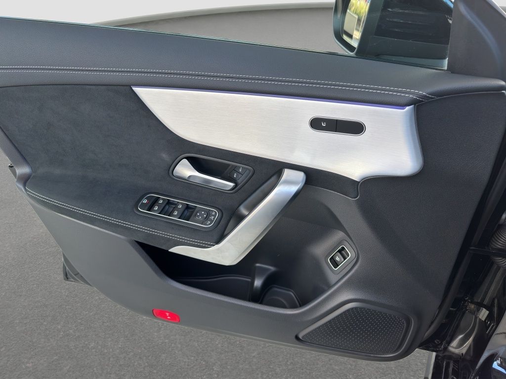 Fahrzeugabbildung Mercedes-Benz CLA 200 Coupé Fernlichtass.*KeyLess*LED*PDC*ACC