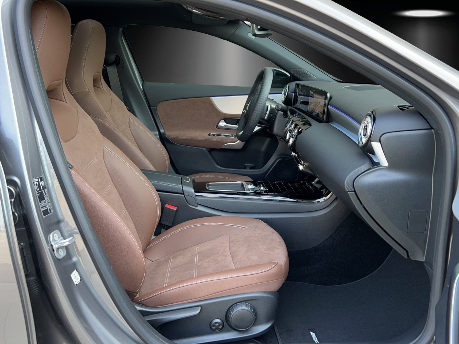 Fahrzeugabbildung Mercedes-Benz A 200+AMG Pano KeyGO NIGHT Totwinkel KAMERA