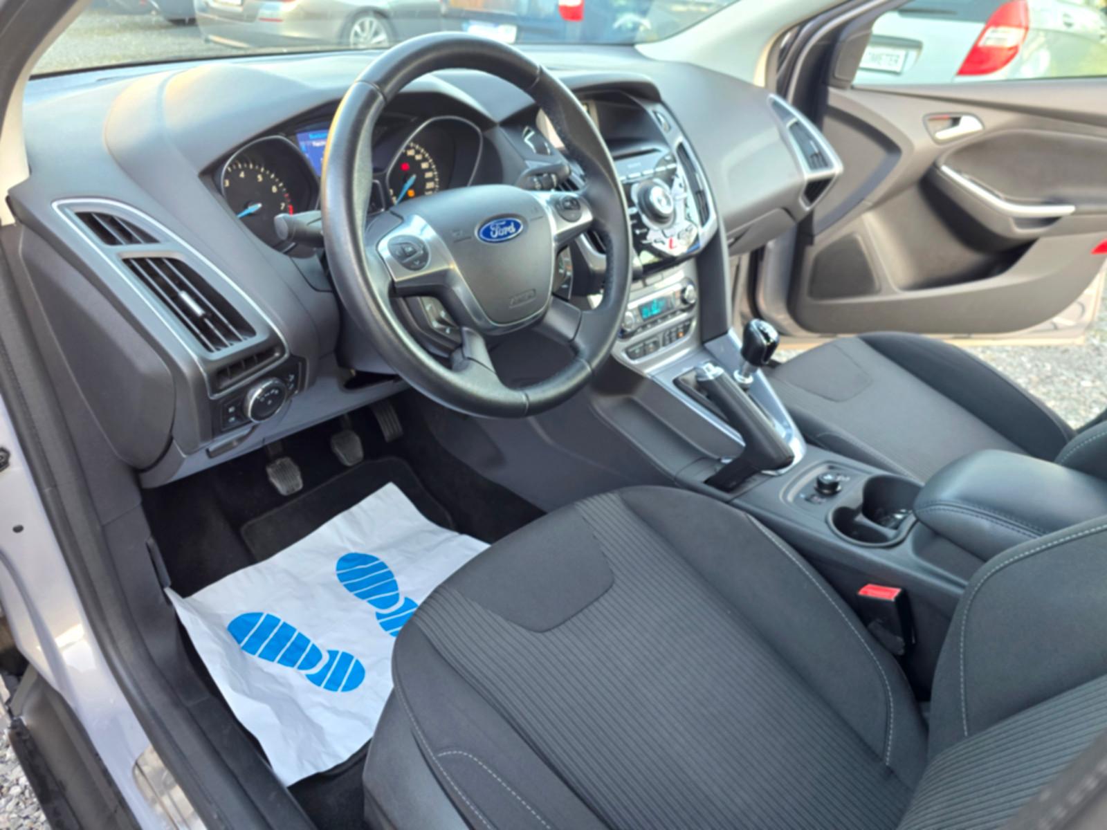 Ford Focus 2012 — photo 19