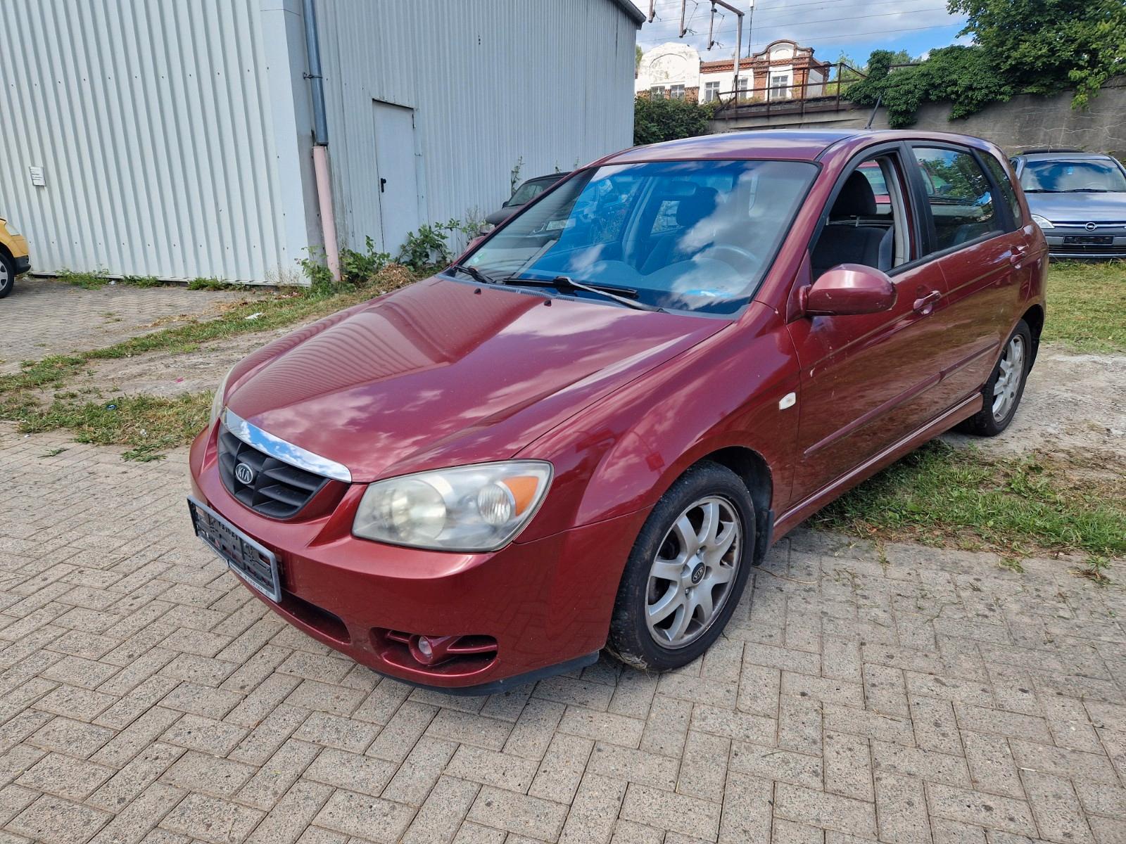 Kia Cerato 2005 — rear view