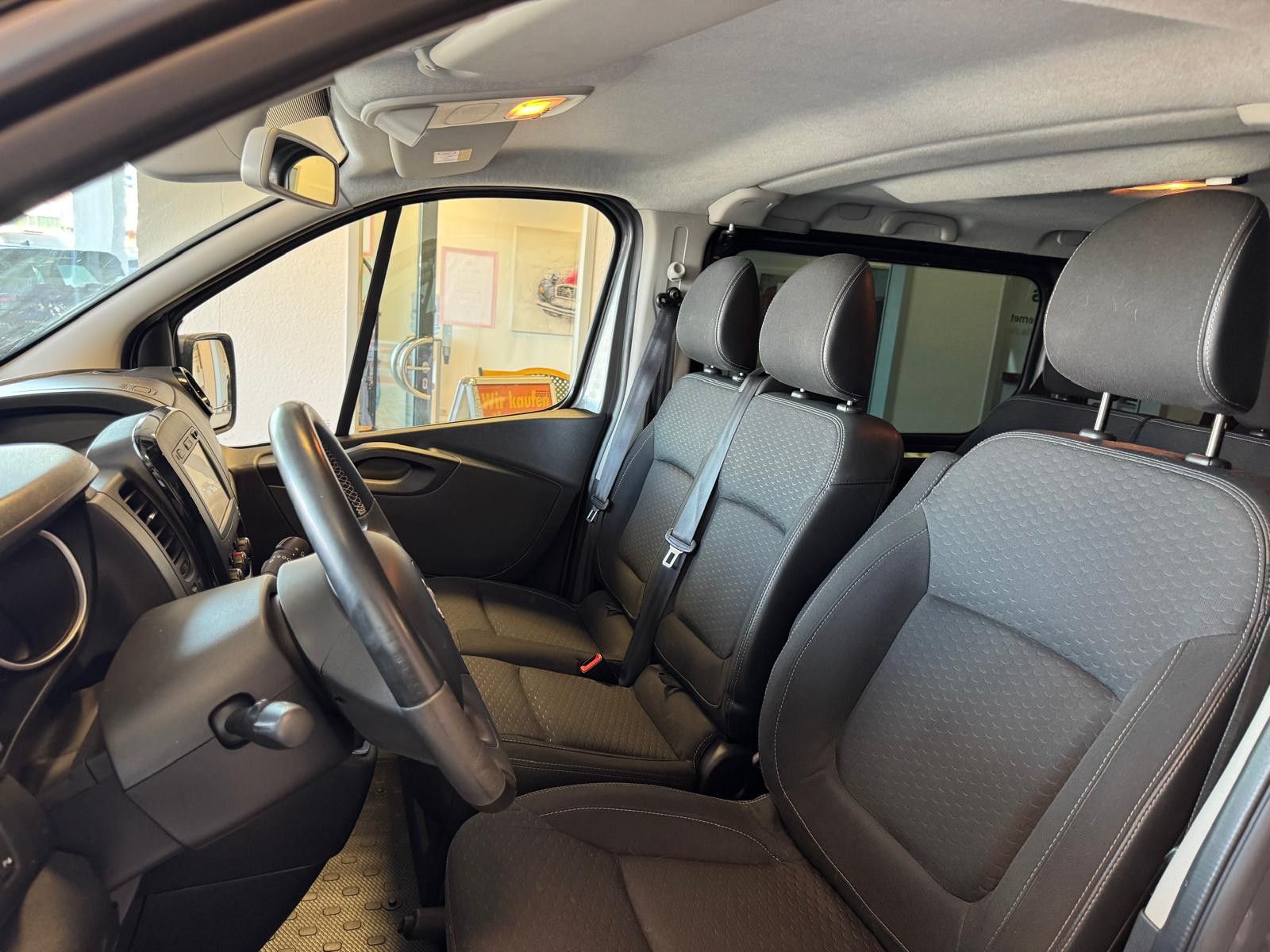 Fahrzeugabbildung Opel Vivaro Combi L1H1  2,7t/ ATM mit Belegen 72700Km
