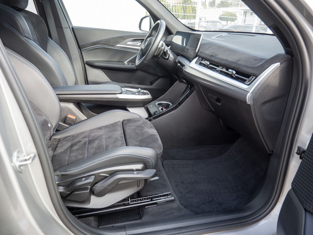BMW X1 sDrive 18i M-Sport PANO AHK KAM LED SHZG foto 9