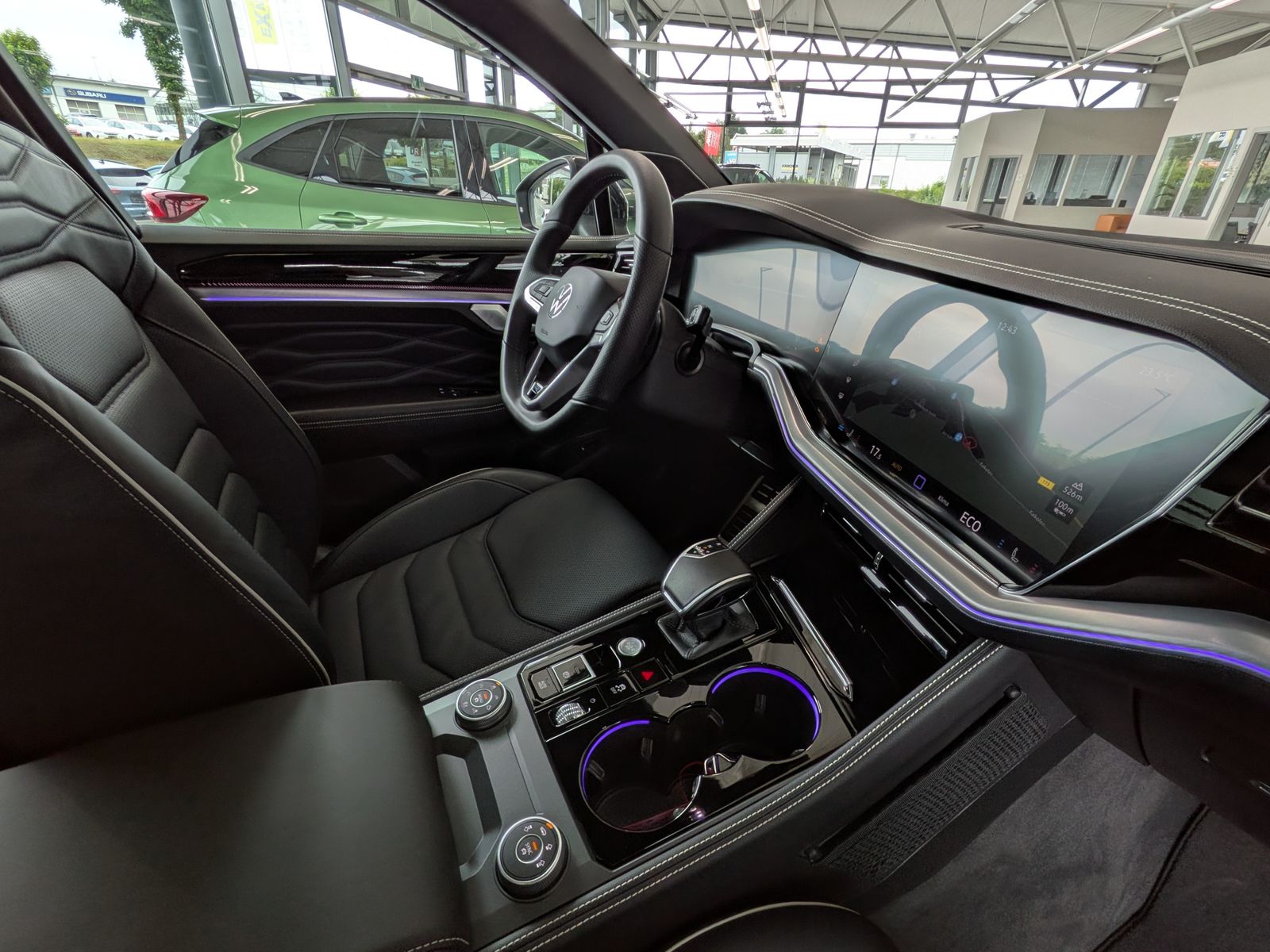 Fahrzeugabbildung Volkswagen Touareg 3.0TDI 4M R-Line VOLL Black 22" UPE 114T