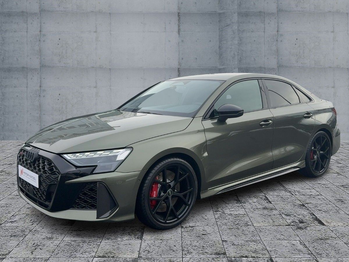 Audi RS 3 Limousine + Sonderlack Oakgrün Perleffekt +