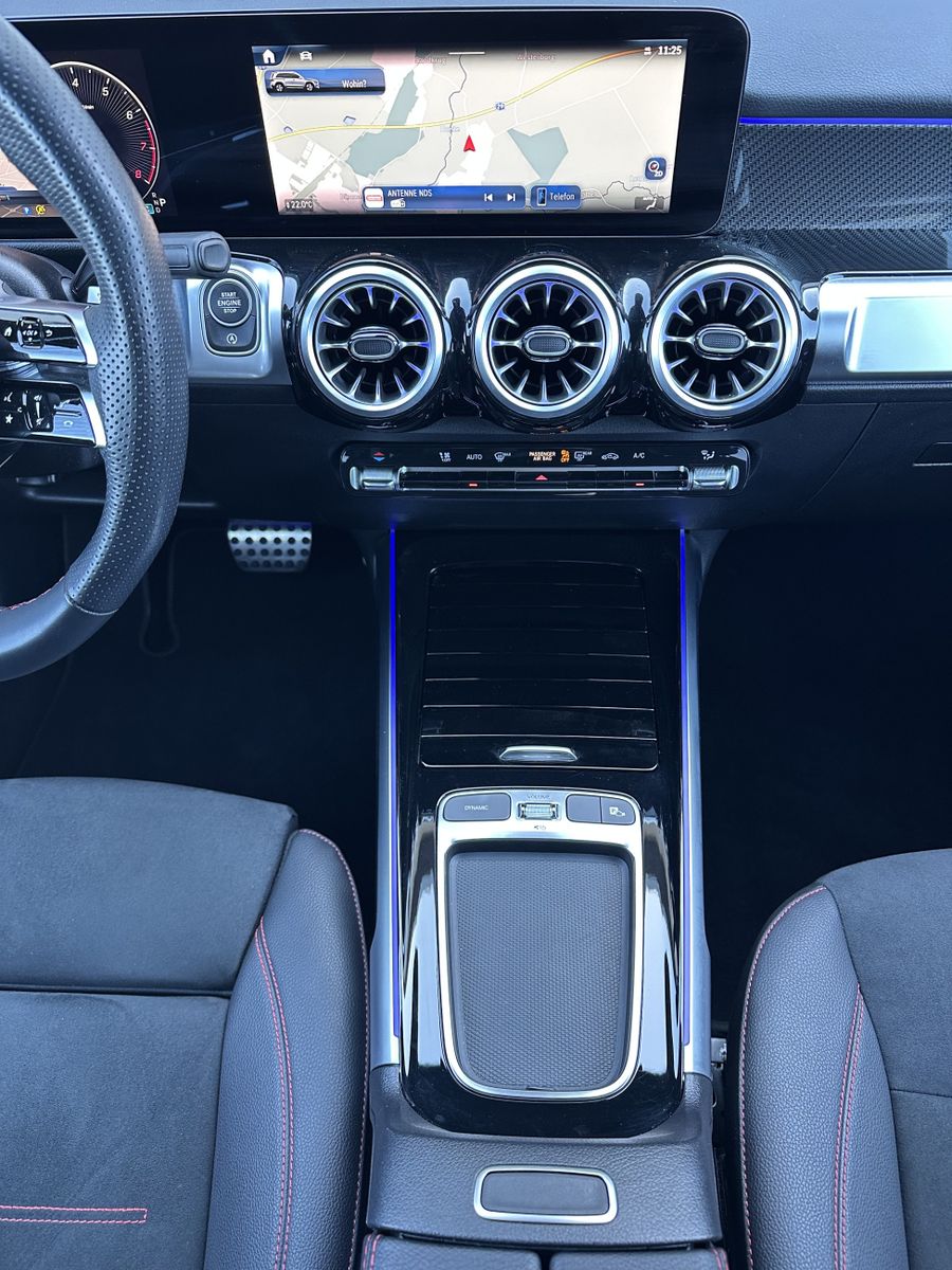 Fahrzeugabbildung Mercedes-Benz GLB 200 AMG-Line NAV+LED+AHK+VCOCKPIT+KAMERA+1HD
