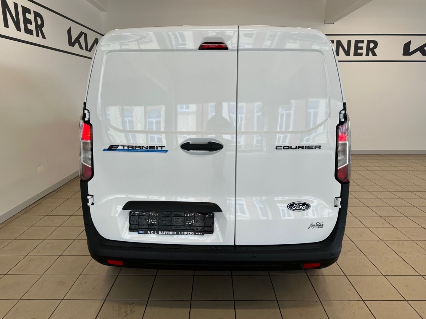 Fahrzeugabbildung Ford Transit Courier BEV Trend Kamera Verkehrszeichen