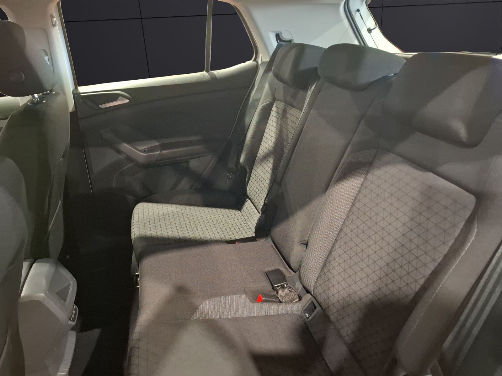 Fahrzeugabbildung Volkswagen T-Cross TSI Life AHK Navi ACC PDC SH 17"