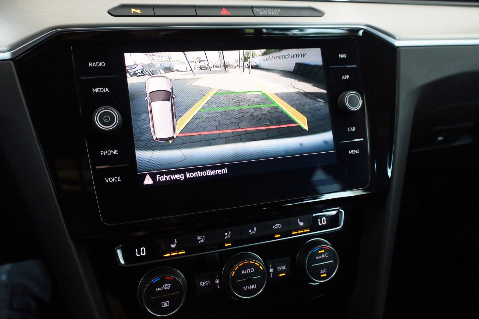 Fahrzeugabbildung Volkswagen Passat Variant R-line 4M,Navi,Kamera,ACC,AHK +WR