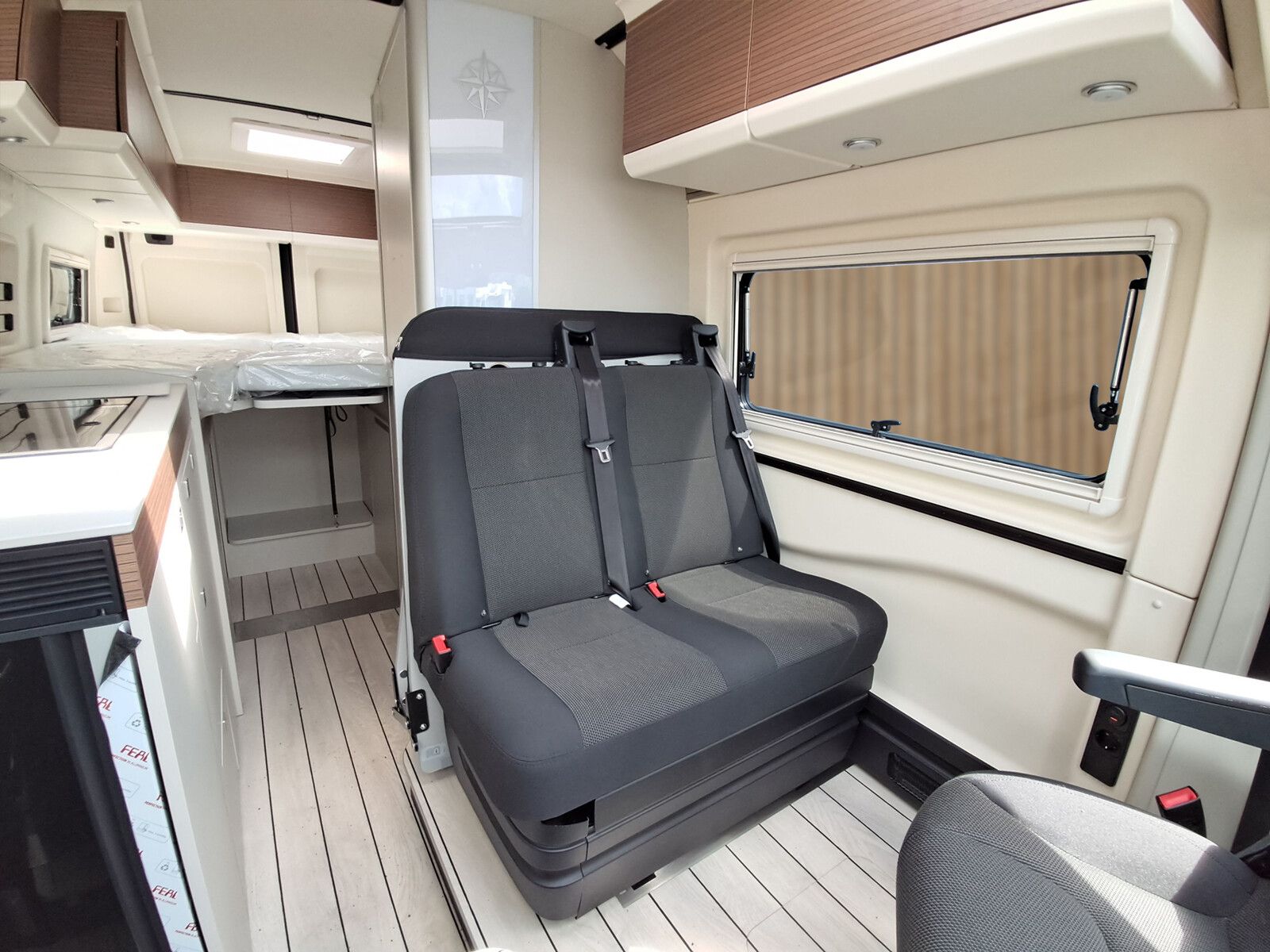 Fahrzeugabbildung Westfalia Columbus 640 E 180 PS Automatik 4.25 t Skyview