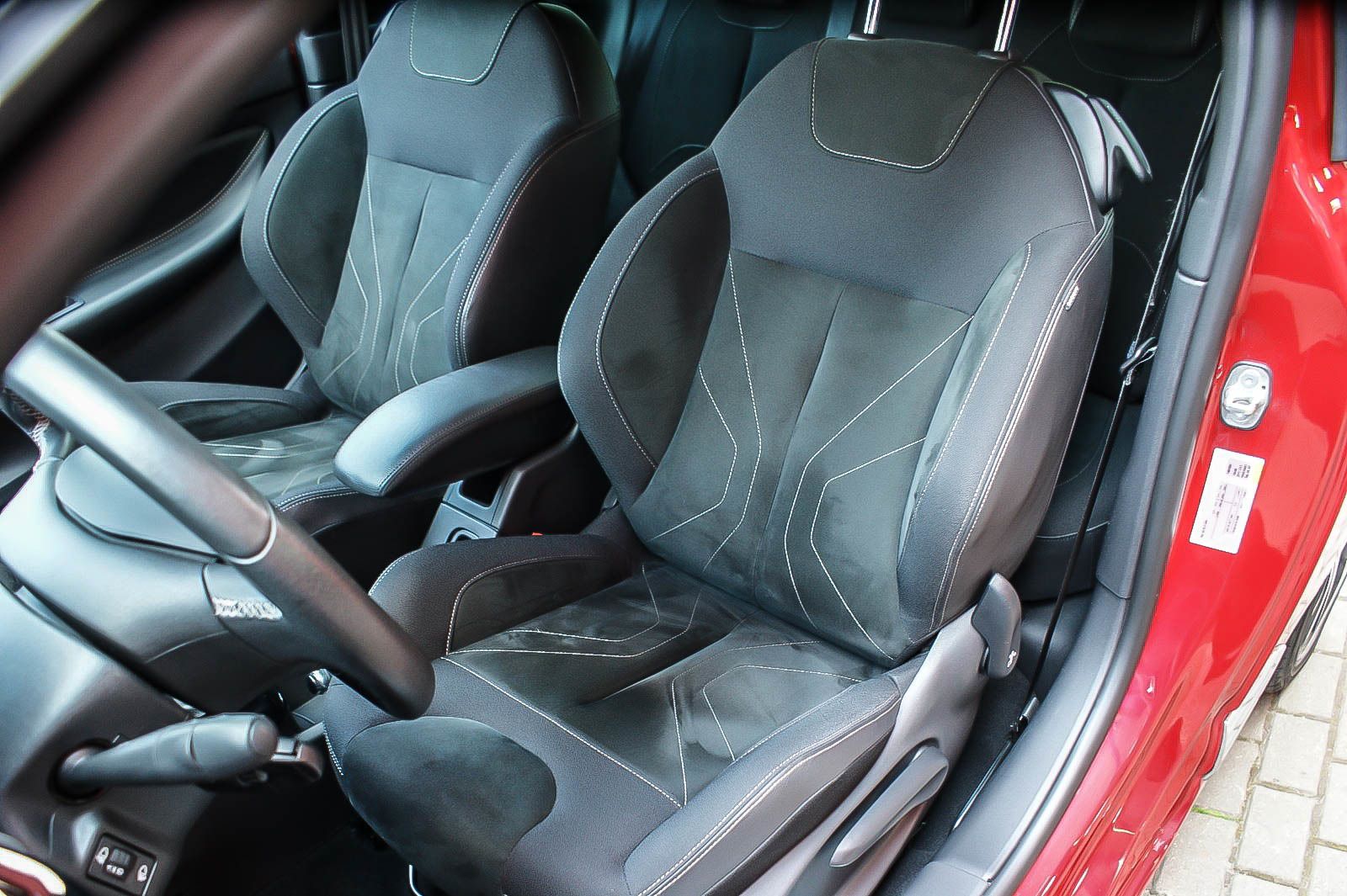 Fahrzeugabbildung Andere DS 3 SportChic Automatik LED VISION STYLE-PAKET