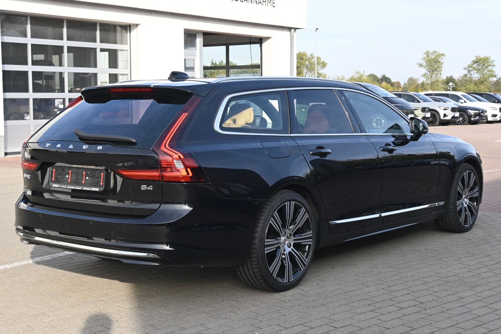 Fahrzeugabbildung Volvo V90 B4 D Plus Bright*STDHZG*360°*PANO*ACC*AHK