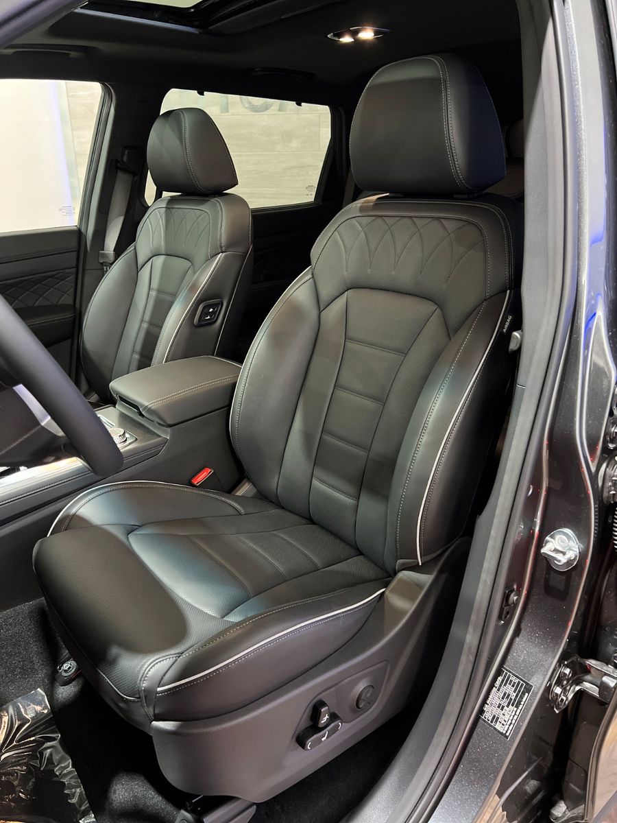 Fahrzeugabbildung Ssangyong KGM REXTON  Titanium Plus 4WD *7 Sitz*360*AHK*
