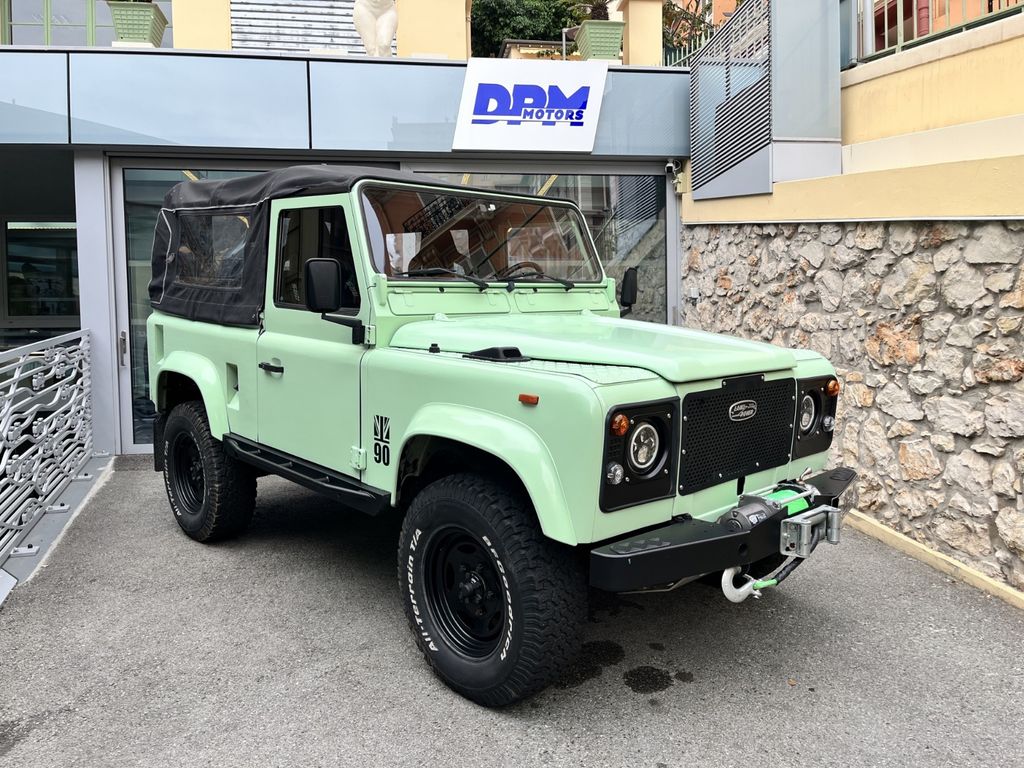 Land Rover Defender