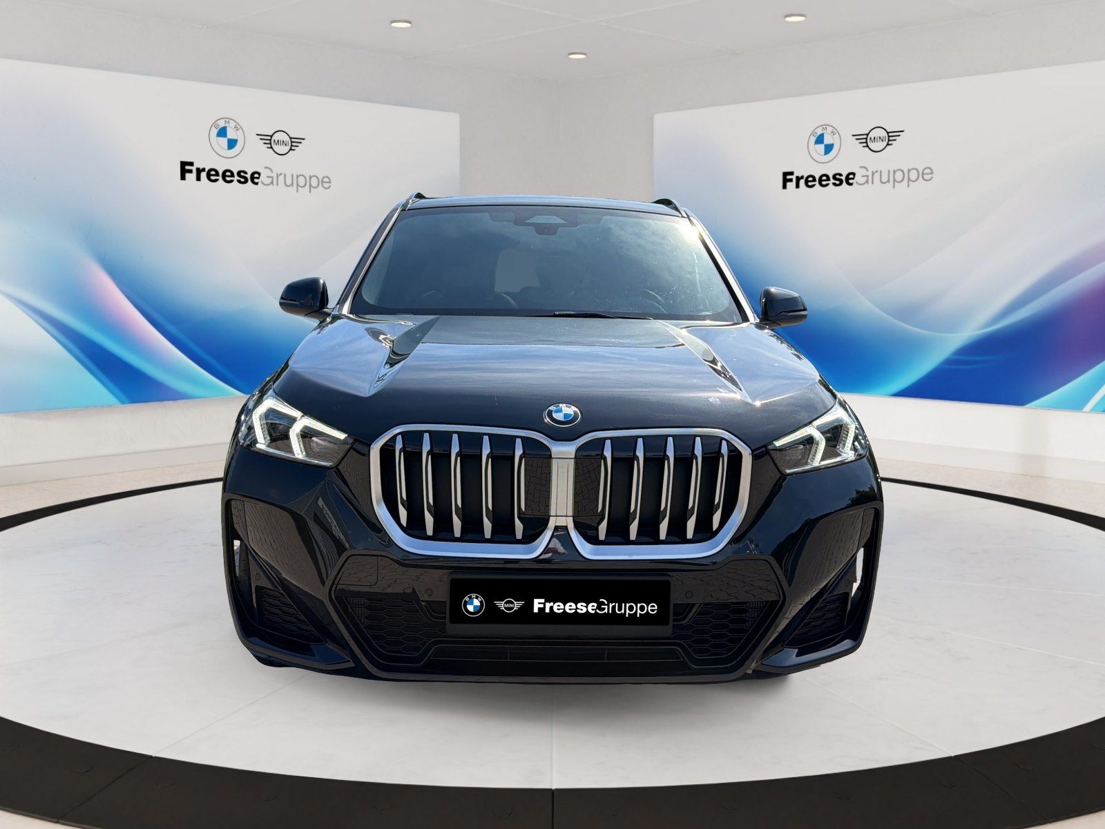 BMW X1 sDrive18i PANO RFK HIFI PDC SPORTSITZE LED BT imagem 2