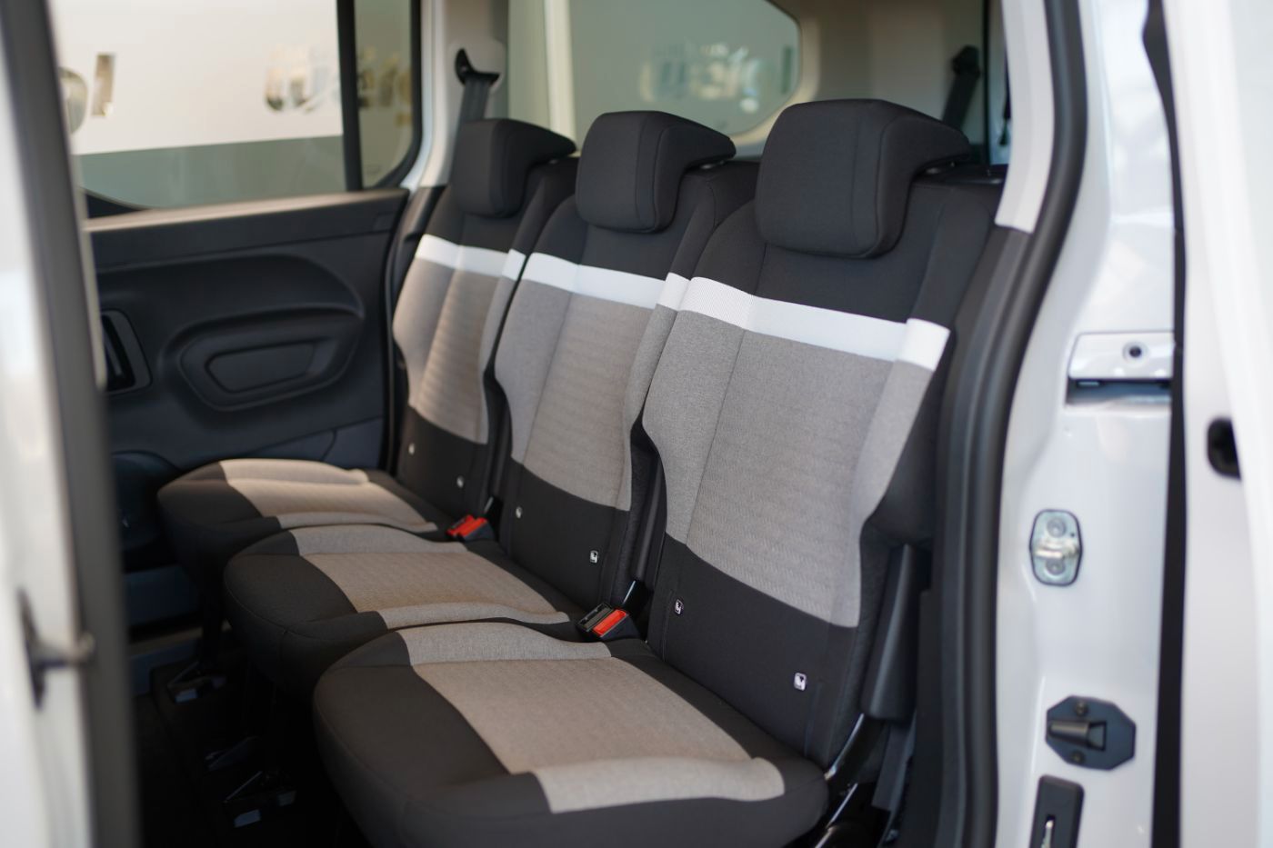 Fahrzeugabbildung Citroën Berlingo XL BlueHDi 130 EAT8 Max 7 Sitzer Navi