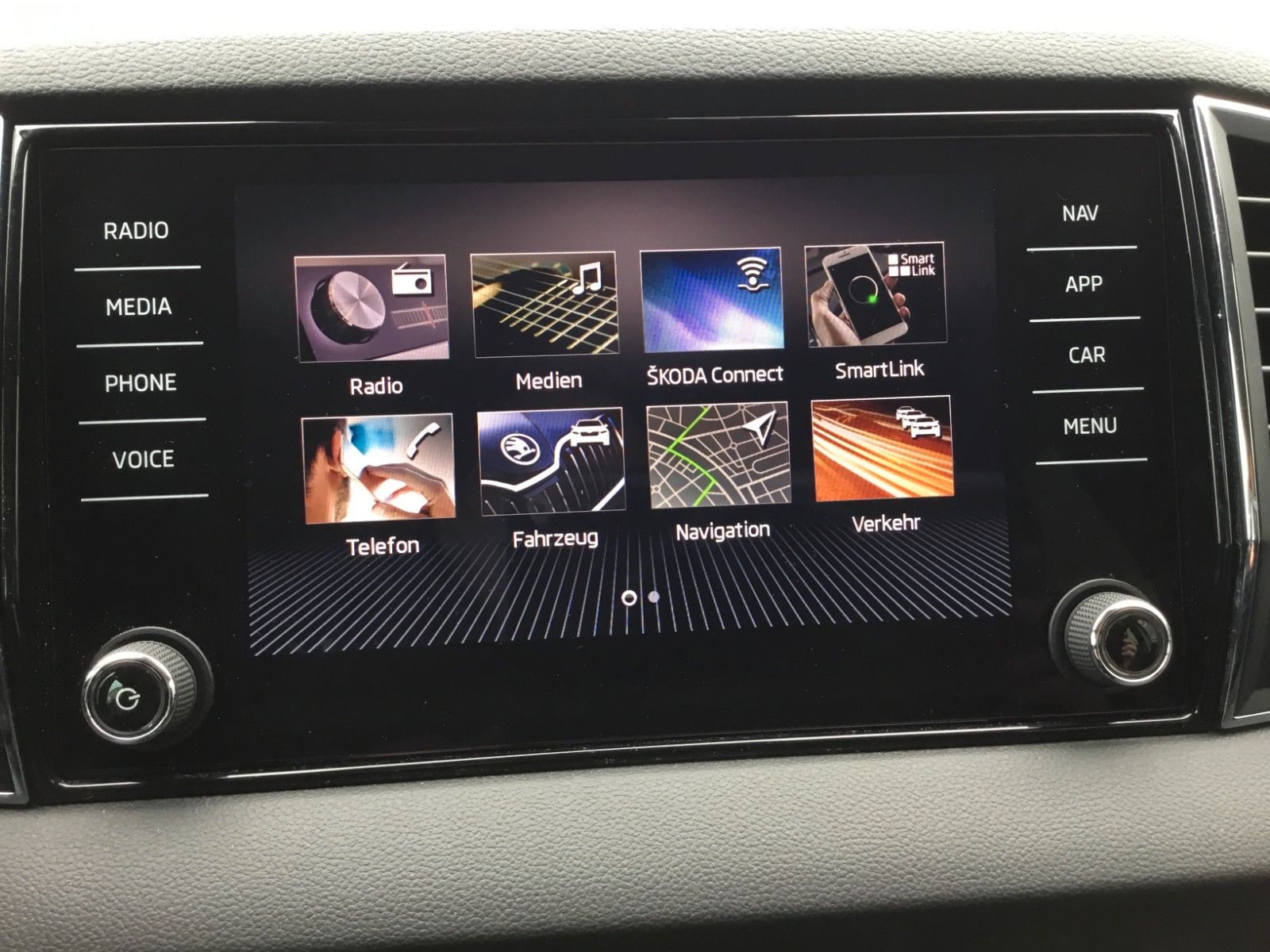 Fahrzeugabbildung SKODA Karoq 2.0 TDI Style 4x4+LED+AHK+18"+Navi