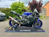 Yamaha R1 Akrapvic - YAMAHA R1