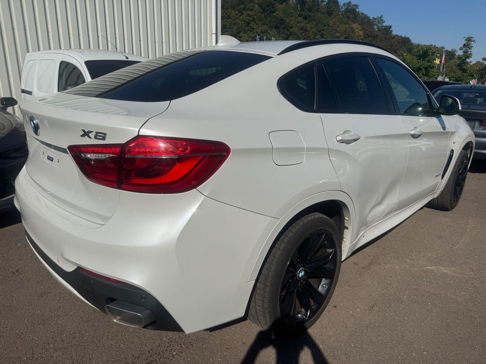 Fahrzeugabbildung BMW X6 xDrive 40 d M Paket HUD+LED+NAVI+Keyless