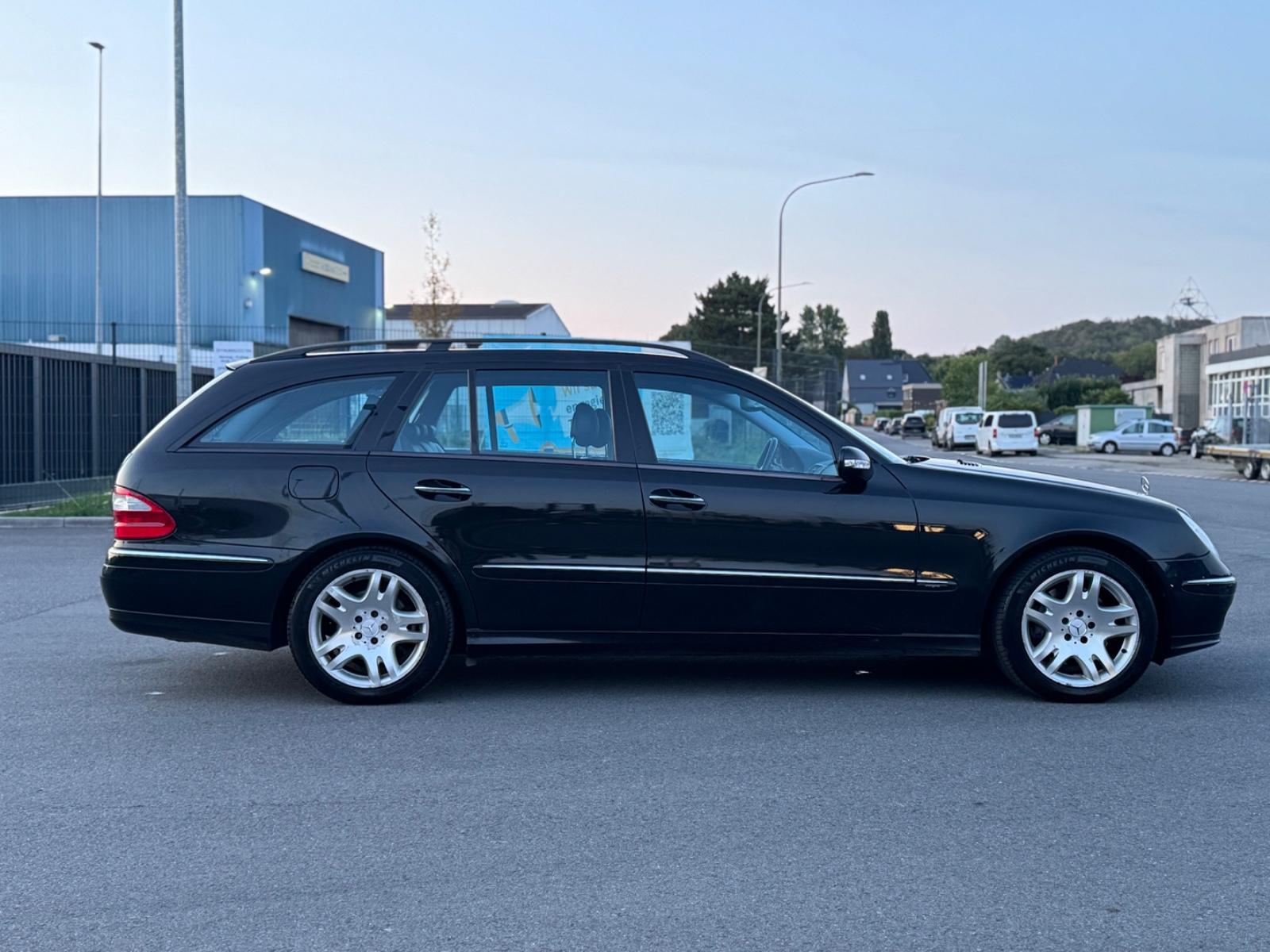 Mercedes-Benz E350 2005 — photo 21
