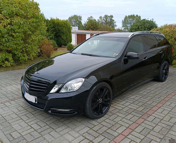 Mercedes-Benz Mercedes Benz S/W212 E220 T CDI Avantgarde...