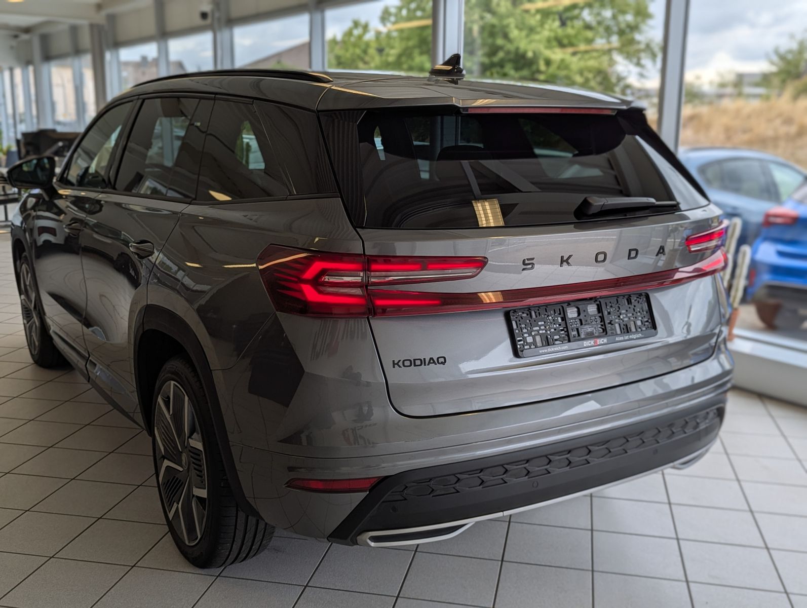 Fahrzeugabbildung SKODA Kodiaq 2.0 TDI Sportline 7-Sitze ACC Memory 20"