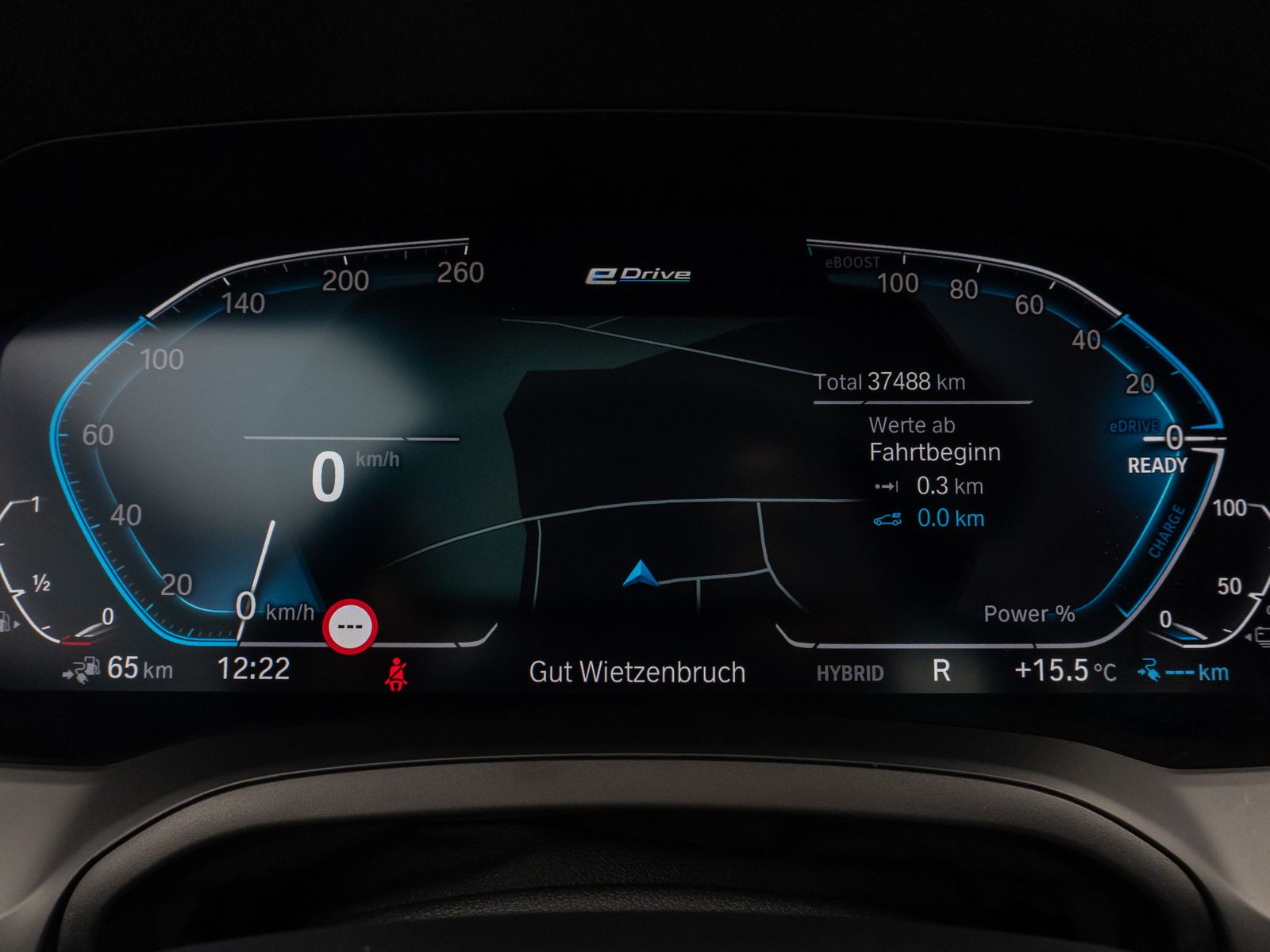 Fahrzeugabbildung BMW 330e  CockPitPro PDC Alarm Geschwindigkeitsreg