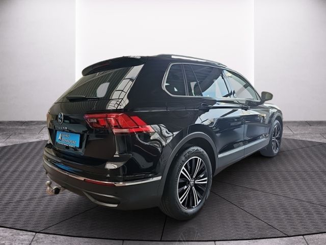 Fahrzeugabbildung Volkswagen Tiguan 1.5 TSI 6-Gang MOVE AHK NAVI MATRIX 360°