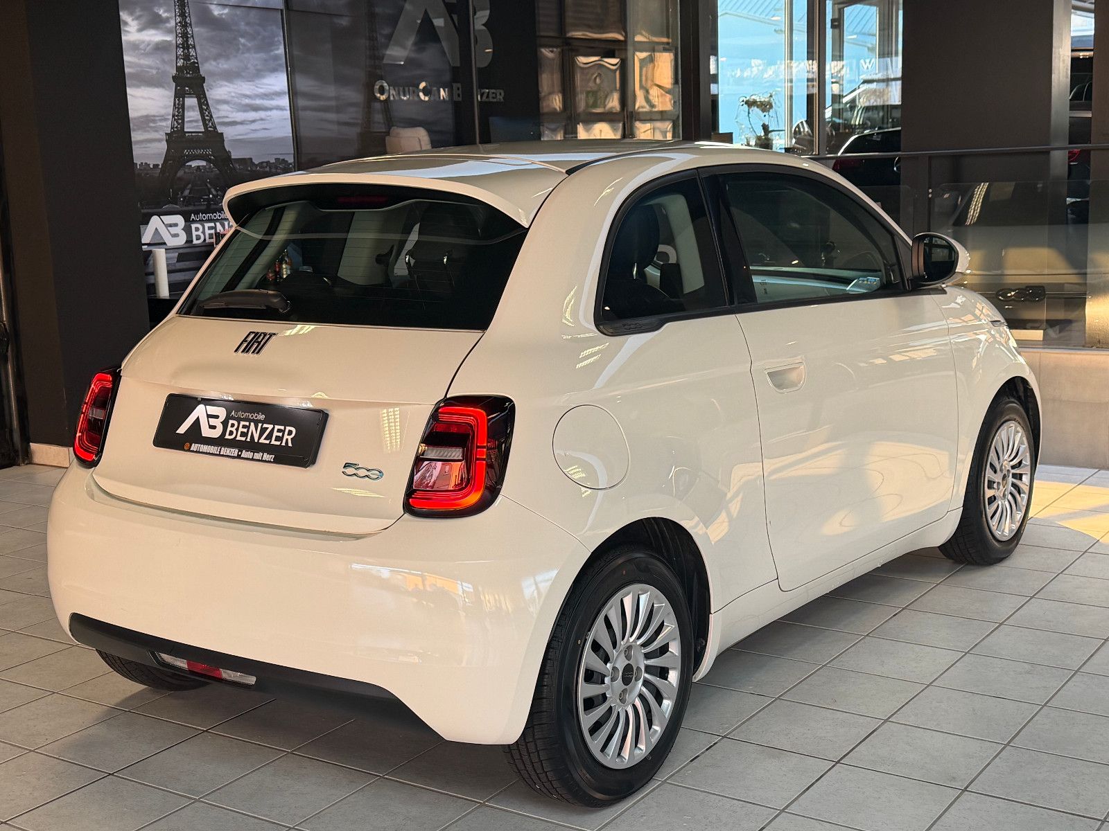Fahrzeugabbildung Fiat 500e/TEMPOMAT/APPLE/KLIMA/SPURHALTEASSISTE