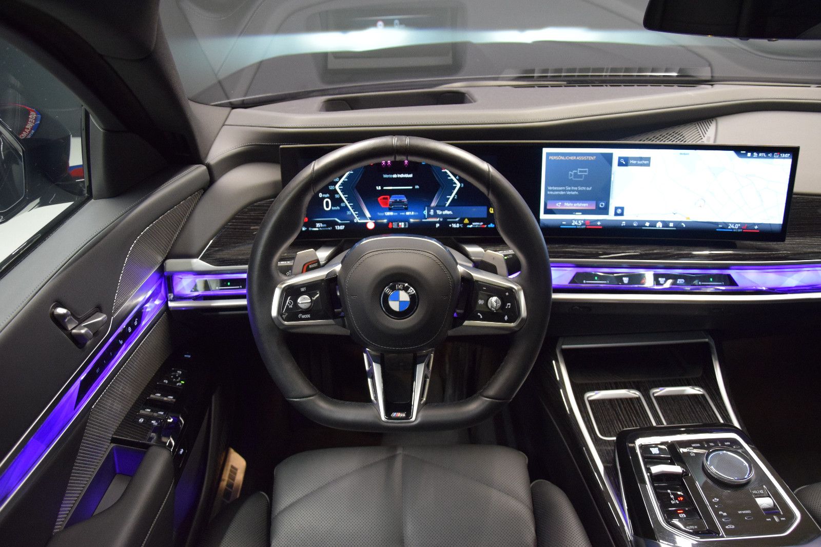 Fahrzeugabbildung BMW 740 d xDrive M Sport Pano Memory B&W Soft-Close