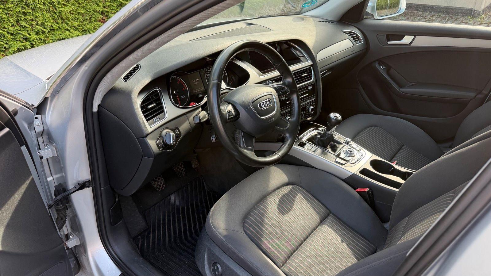 Audi A4 2012 — photo 11