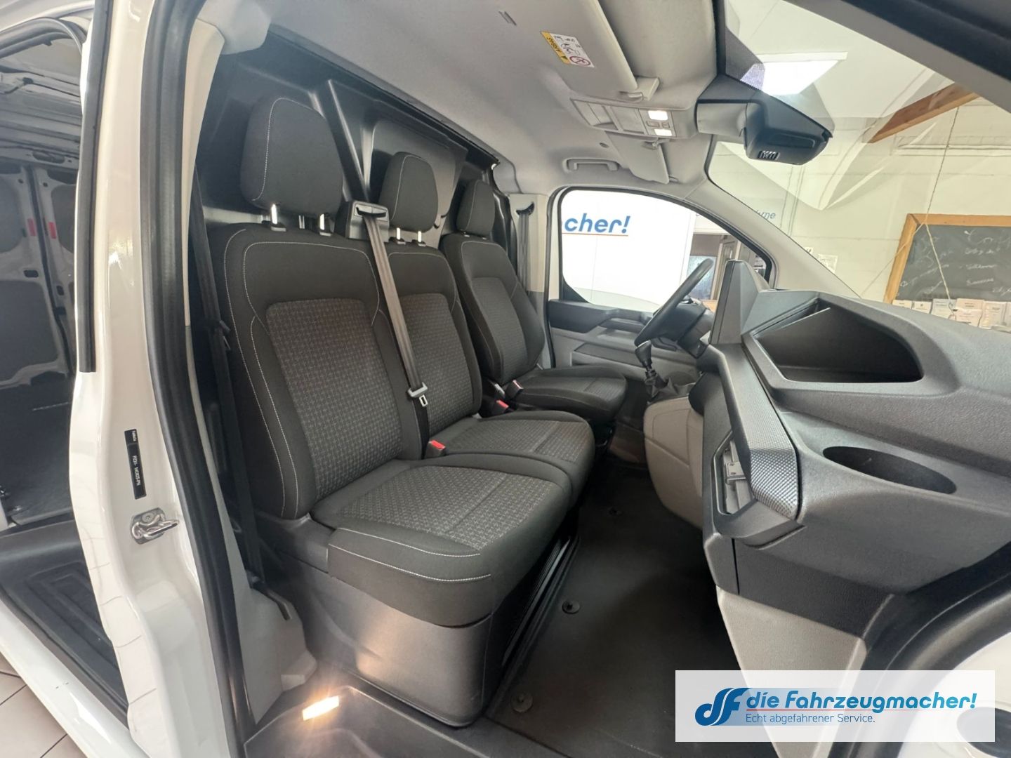 Fahrzeugabbildung Ford Transit Custom Kasten 320 L2 Trend FWD 2.0 EcoBl