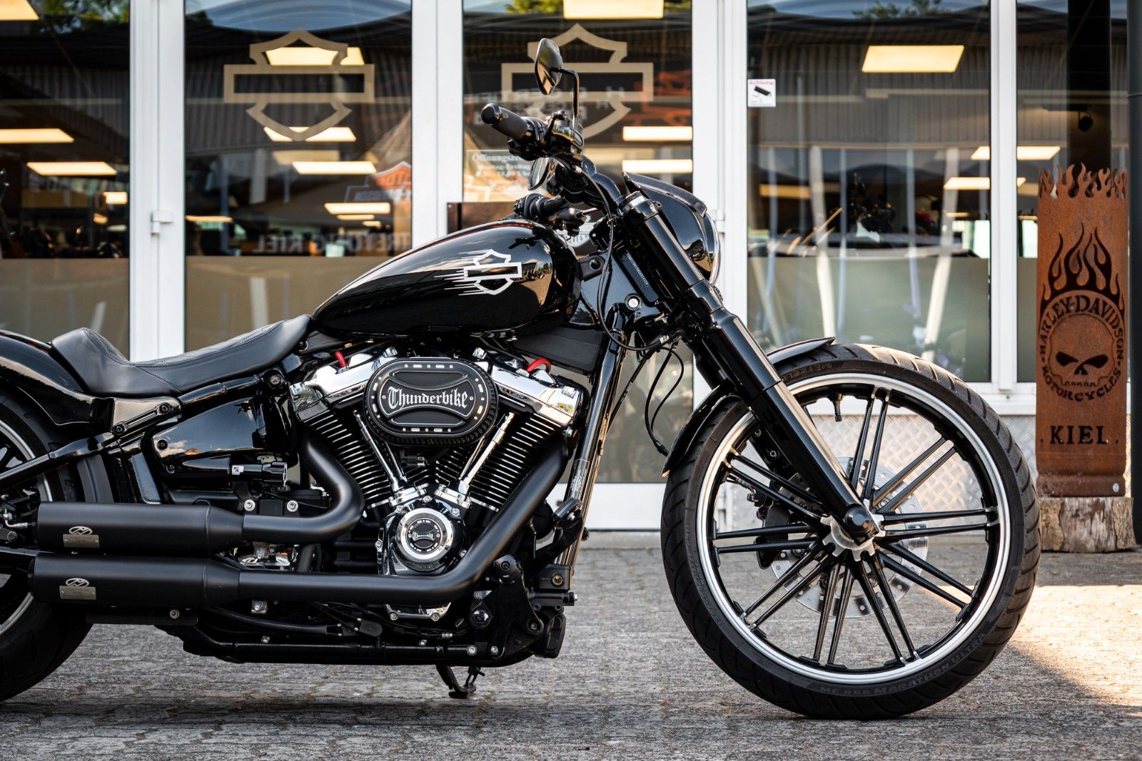 Fahrzeugabbildung Harley-Davidson FXBRS Breakout 114 cui - Jekill & Hyde